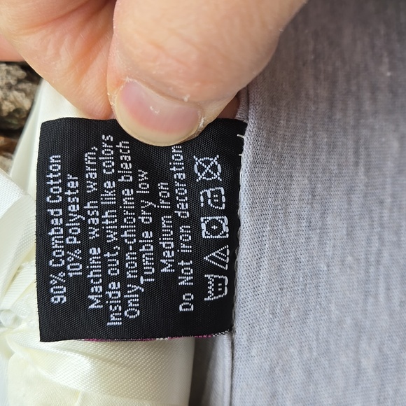 LOVE IN FAITH. I'm Just Out Here Trusting God. Ladies t-shirt. Size L. Like New! - Picture 4 of 12